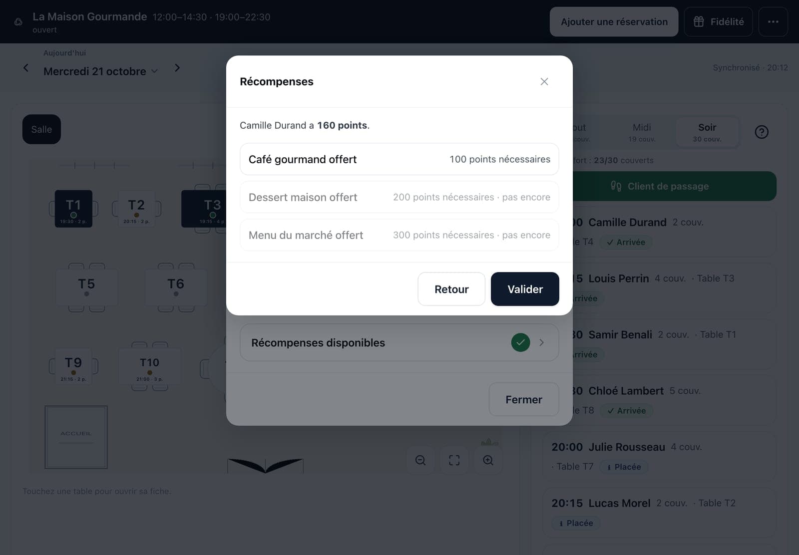 Pendant le service, dans le Mode Service web sur iPad : les récompenses d'une cliente fidèle et les points nécessaires pour chacune, au moment d'enregistrer son passage.