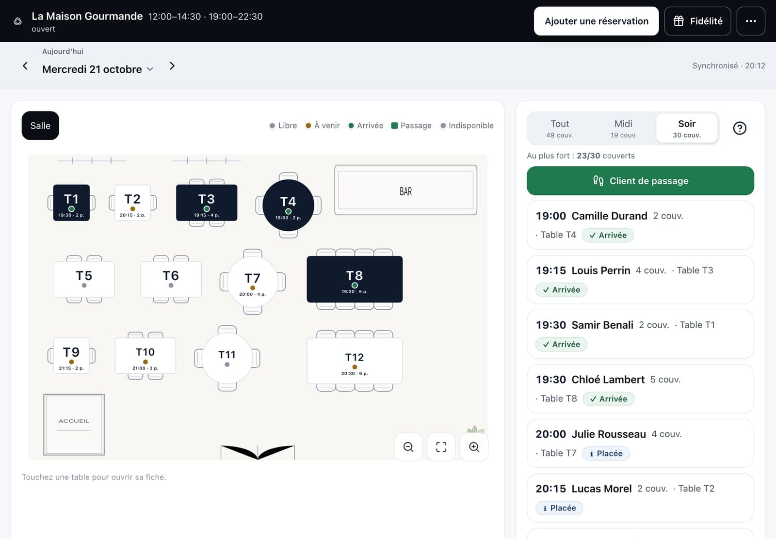 Le Mode Service web de Growise, ouvert dans le navigateur d'un iPad pendant le service du soir : le plan de salle distingue les tables occupées, attendues et libres, à côté de la liste des réservations marquées « Arrivée ».